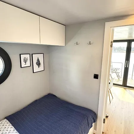 Houseboat Water Boy Apartament Plywajacy Dom Na Wodzie Lodz
