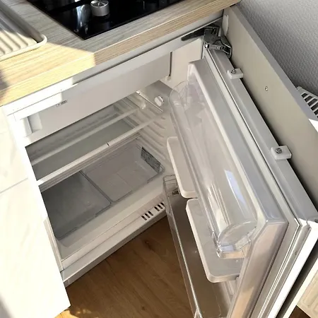 Houseboat Water Boy Apartament Plywajacy Dom Na Wodzie Lodz Апартаменти