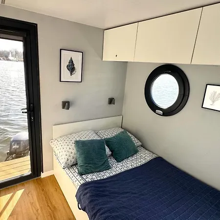 Houseboat Water Boy Apartament Plywajacy Dom Na Wodzie Lodz *