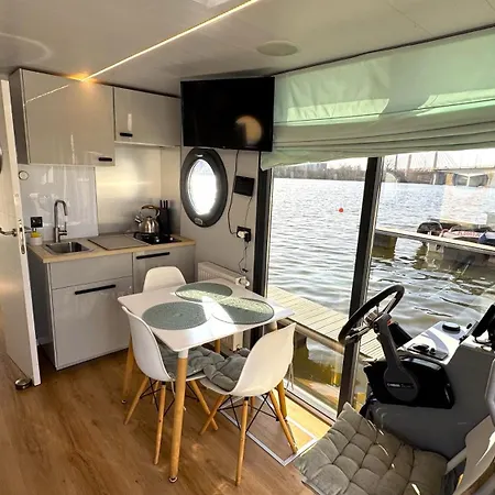 Houseboat Water Boy Apartament Plywajacy Dom Na Wodzie Lodz Apartment *