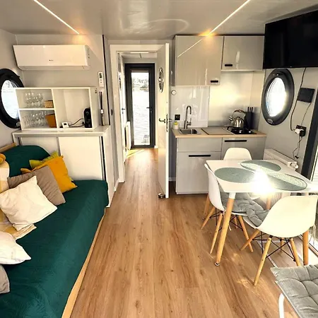 Houseboat Water Boy Apartament Plywajacy Dom Na Wodzie Lodz Apartment Wroclaw