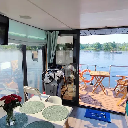 Apartment Houseboat Water Boy Apartament Plywajacy Dom Na Wodzie Lodz