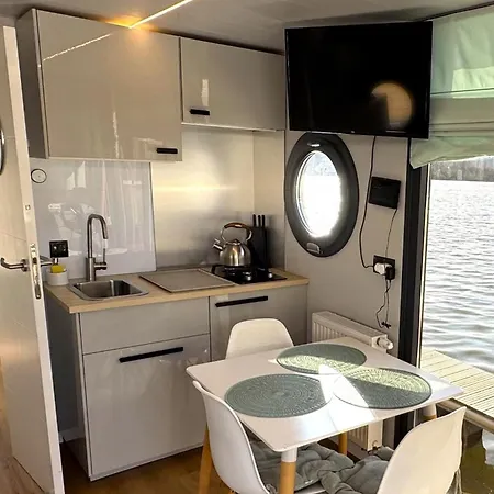 Houseboat Water Boy Apartament Plywajacy Dom Na Wodzie Lodz Apartment Wroclaw